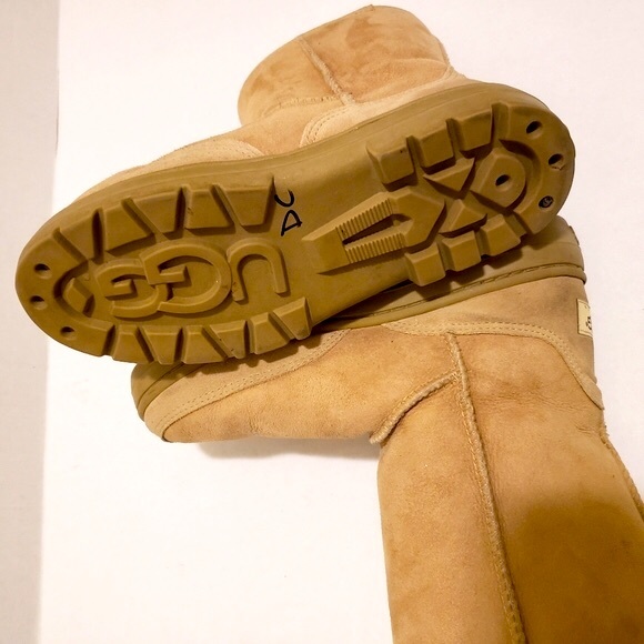 UGGs - Picture 8 of 14